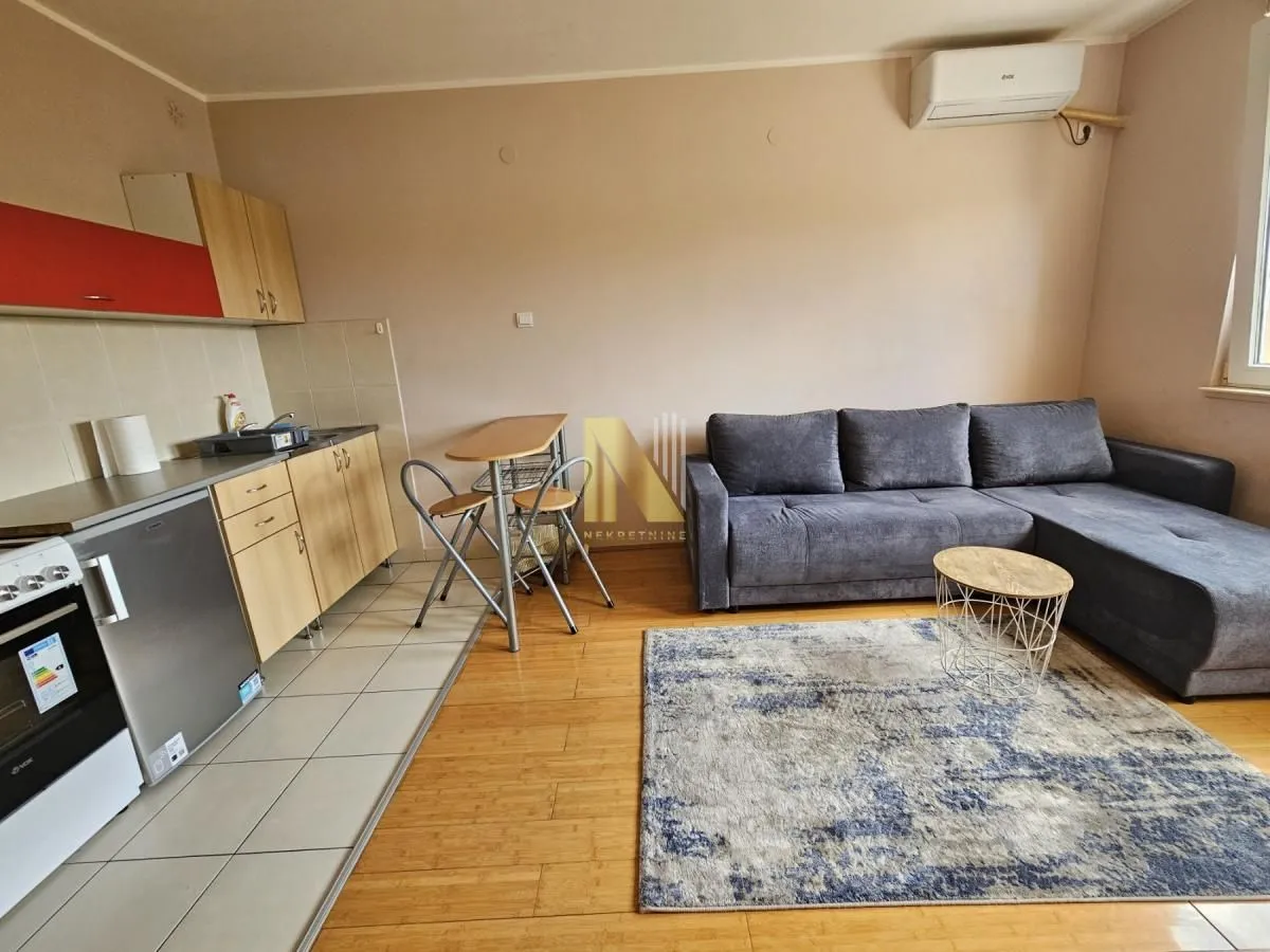 Izdavanje, garsonjera, 25m², Salajka, Novi Sad Sve Podlokacije