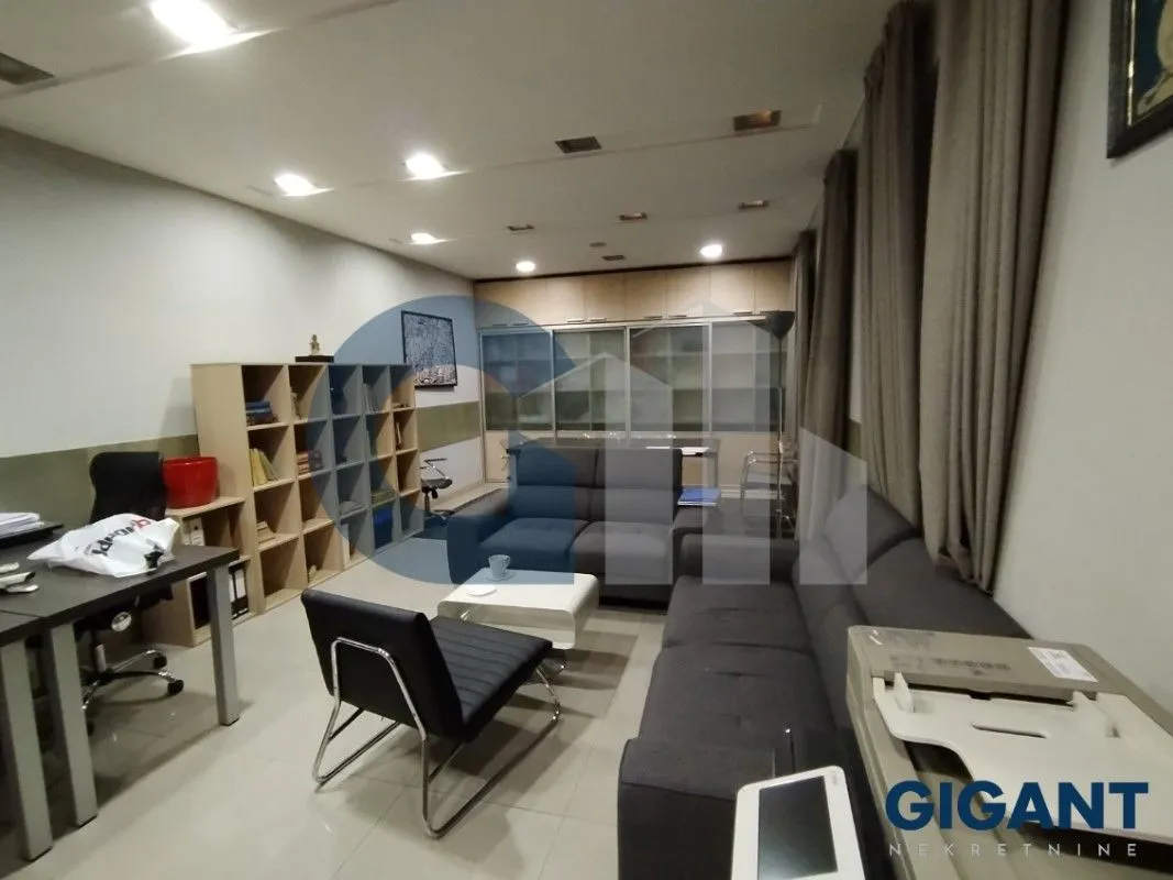 Izdavanje, poslovni prostor, 55m², Obilićev Venac, Beograd