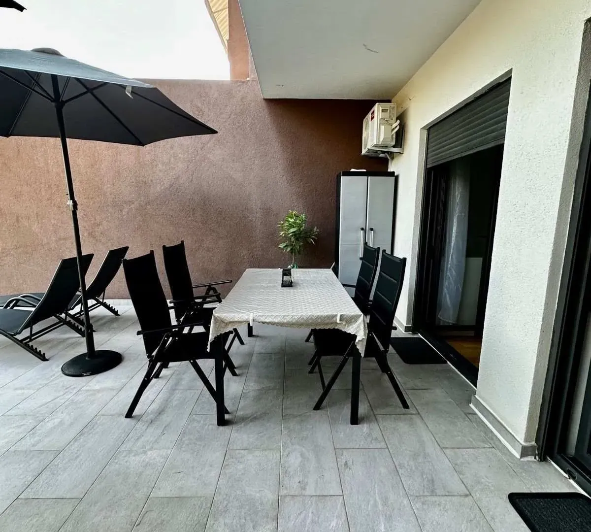 Rent, one bedroom apartment, 48m², Dobrota, Kotor