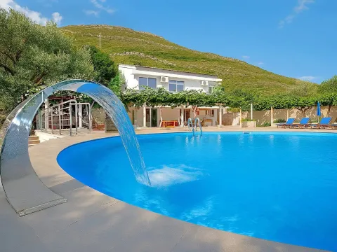 Prodaja, kuća, 174m², Katun Reževići, Budva