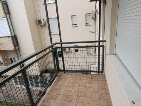 Izdavanje, dvosoban stan, 46m², Blok 6, Podgorica - image 5