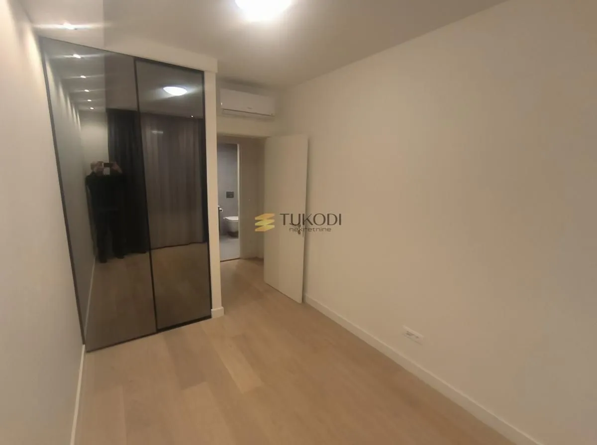 Izdavanje, dvosoban stan, 75m², Savski Venac, Beograd