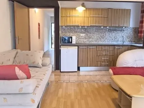 Sale, two bedroom apartment, 65m², Bečići, Budva - image 2
