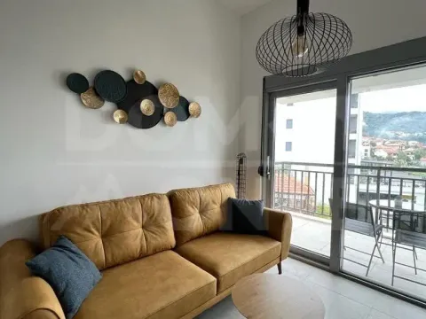 Rent, one bedroom apartment, 46m², Tivat, Crna Gora - image 1