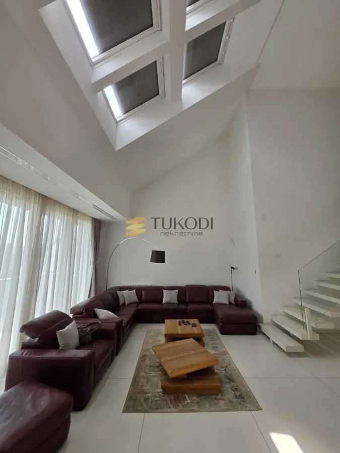 Prodaja, stan, 352m², Centar, Novi Sad