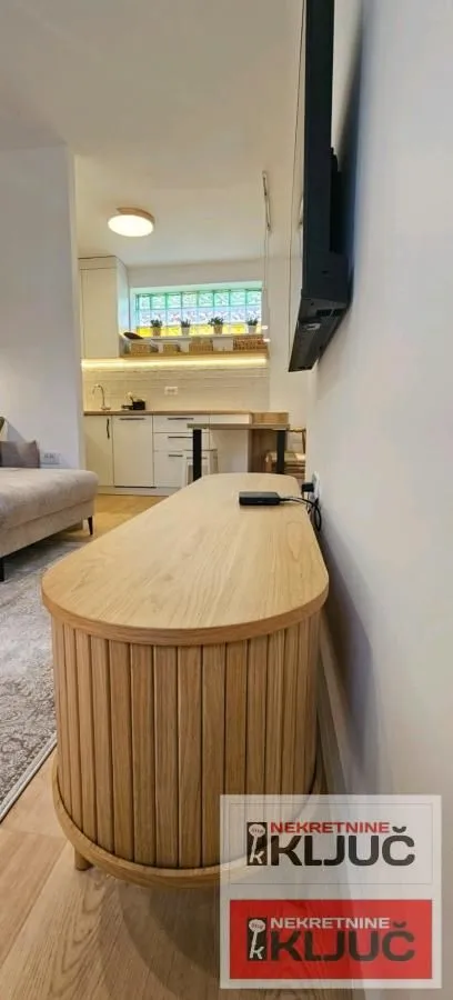 Izdavanje, jednosoban stan, 38m², Centar, Novi Sad