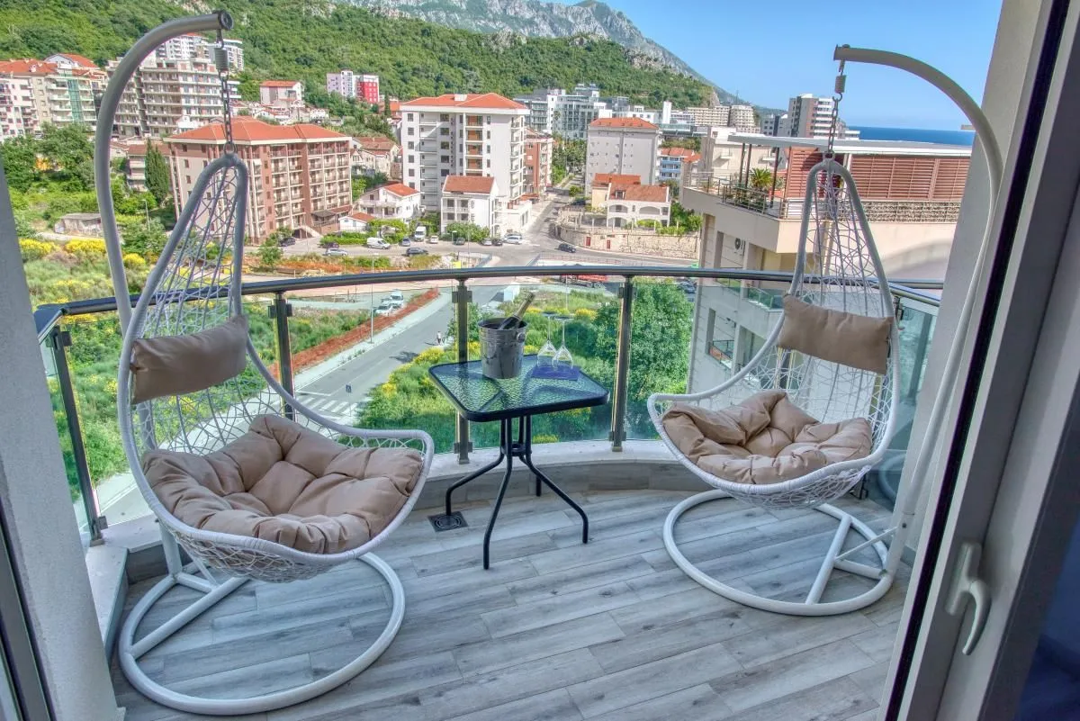 Rent, one bedroom apartment, 66m², Bečići, Budva