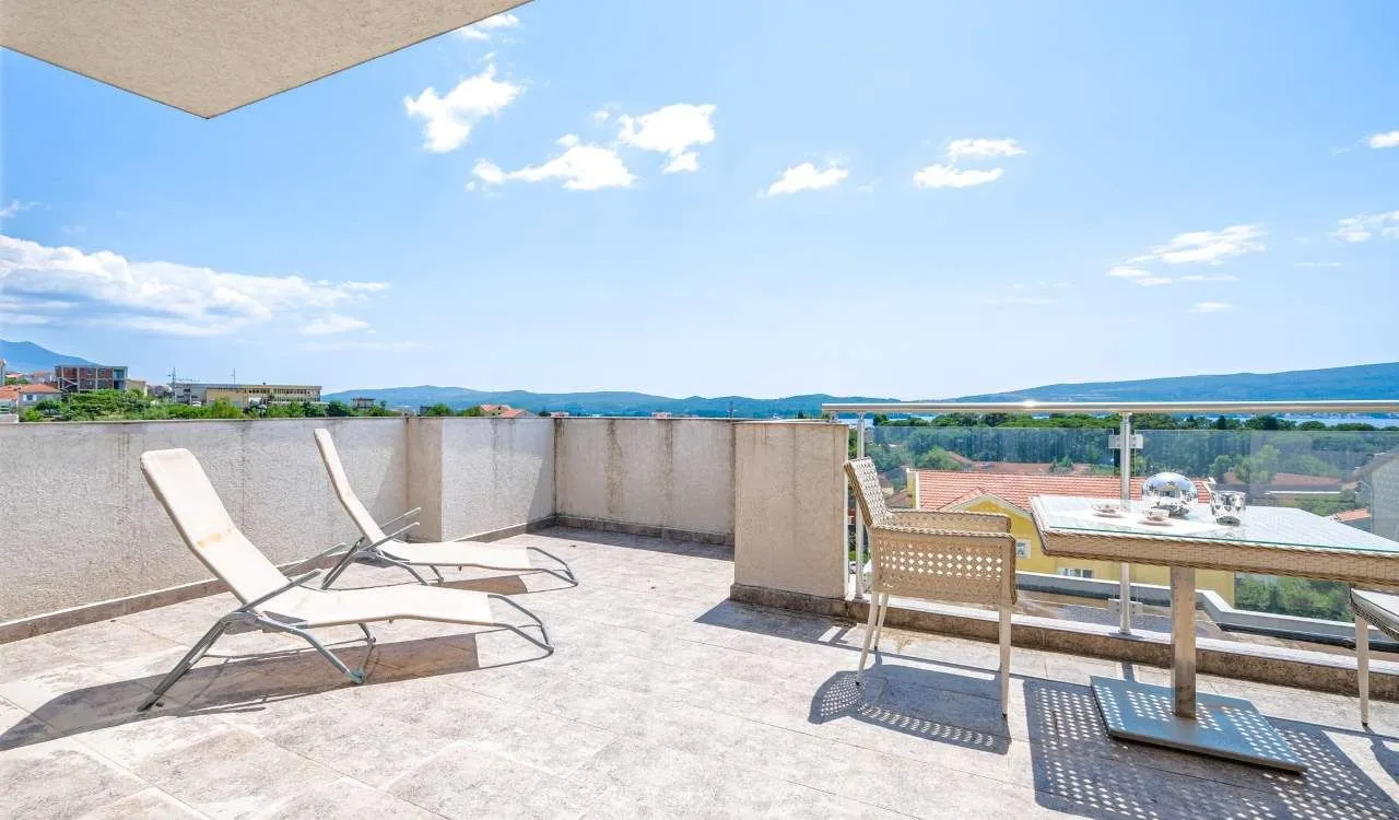 Prodaja, trosoban stan, 116m², Centar, Tivat