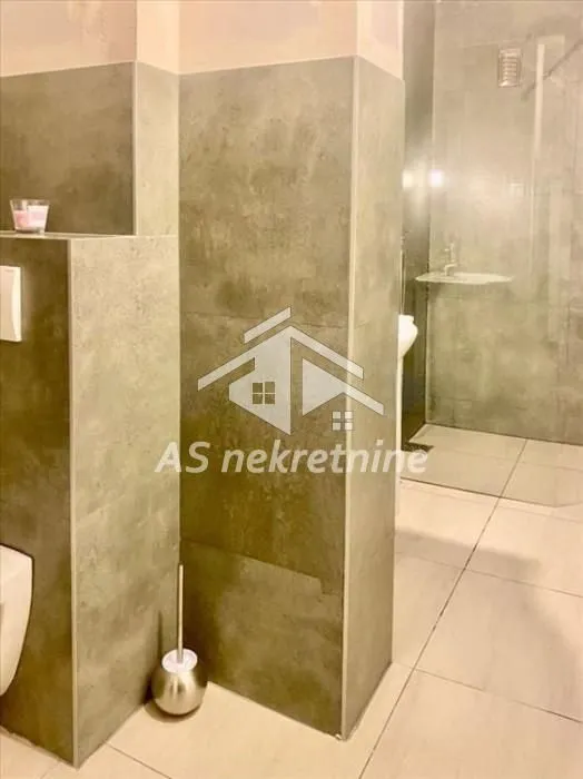 View of a modern bathroom equipped with grey ceramic tiles.