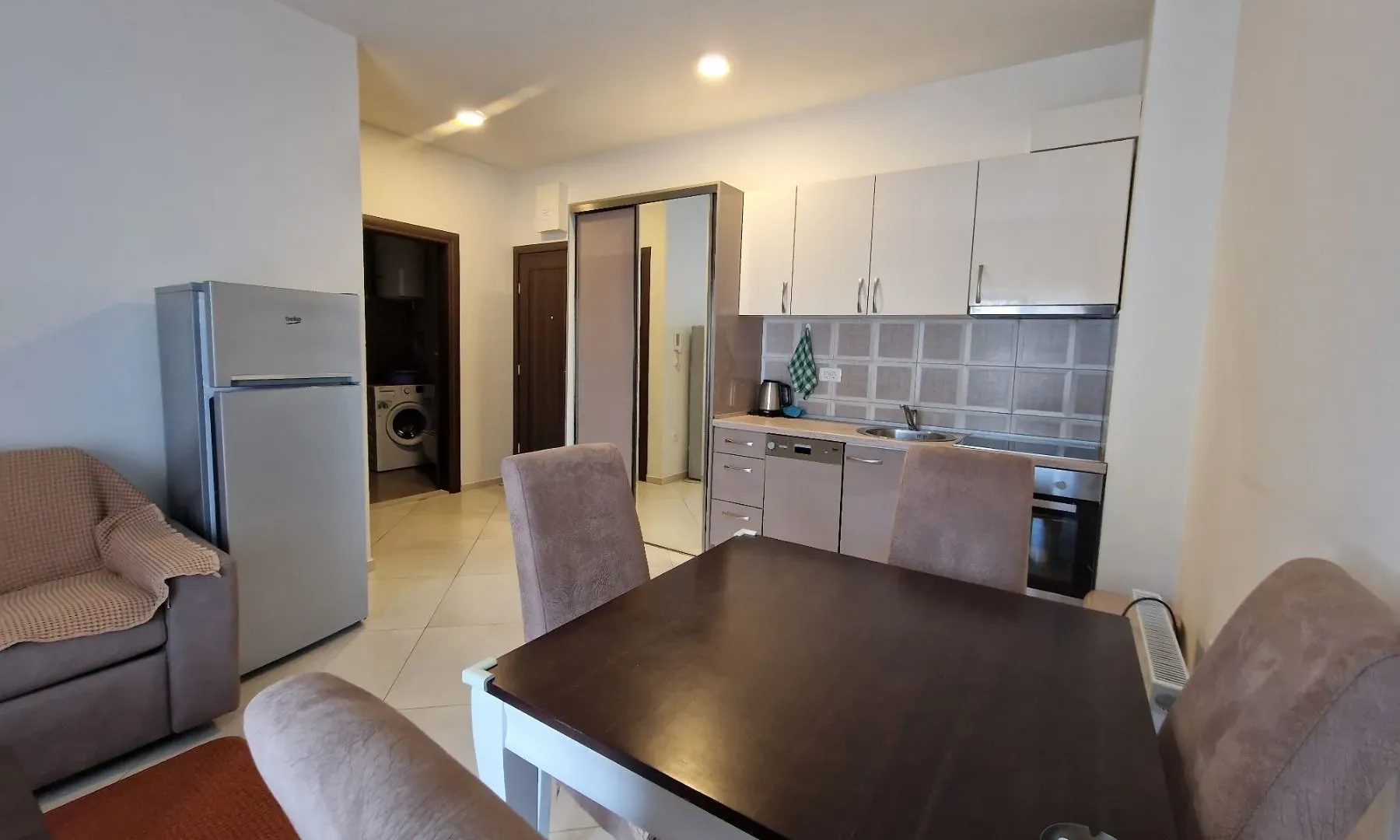 Rent, one bedroom apartment, 45m², Bečići, Budva