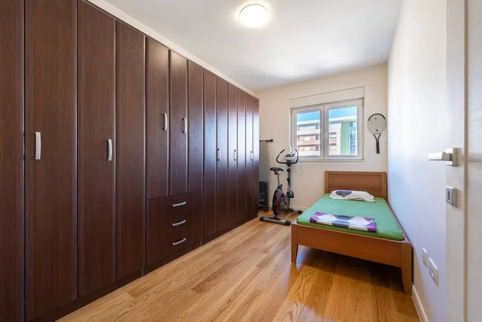 Izdavanje, dvosoban stan, 68m², Central Point, Podgorica