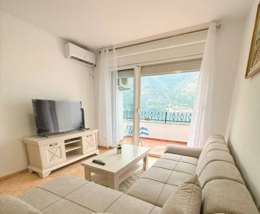 Rent, one bedroom apartment, 50m², Dobrota, Kotor