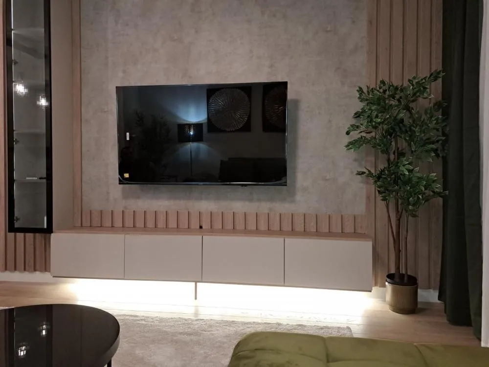 Izdavanje, trosoban stan, 72m², Savski Venac, Beograd