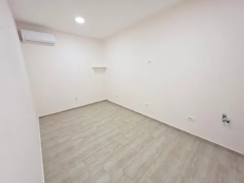 Izdavanje, poslovni prostor, 55m², Tološka šuma, Podgorica - image 7