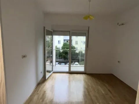 Izdavanje, jednosoban stan, 44m², Blok 9, Podgorica - image 3