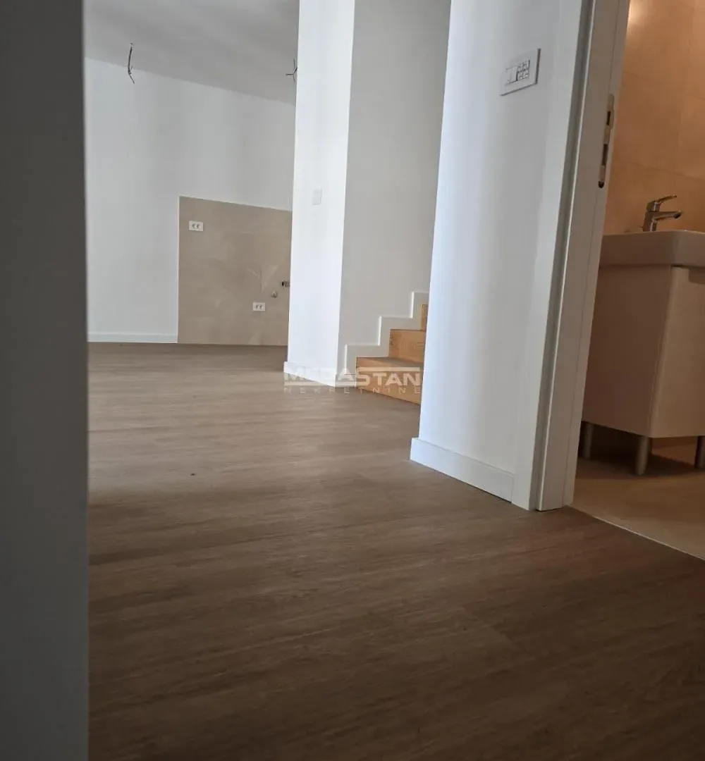 Prodaja, četvorosoban stan, 142m², Šumice, Beograd