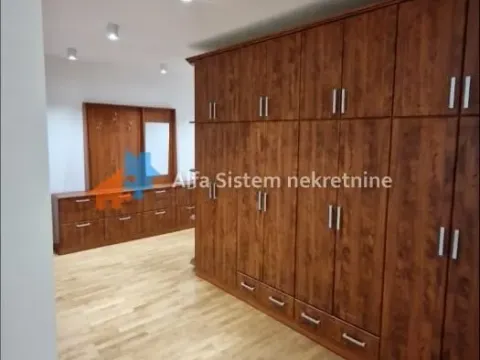 Izdavanje, četvorosoban stan, 126m², Kalenić Pijaca, Vračar Sve Podlokacije - image 14