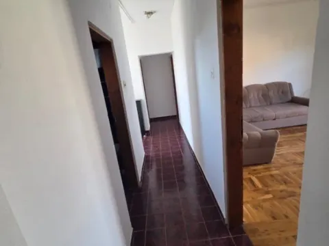 Izdavanje, trosoban stan, 85m², Stari Aerodrom, Podgorica - image 5