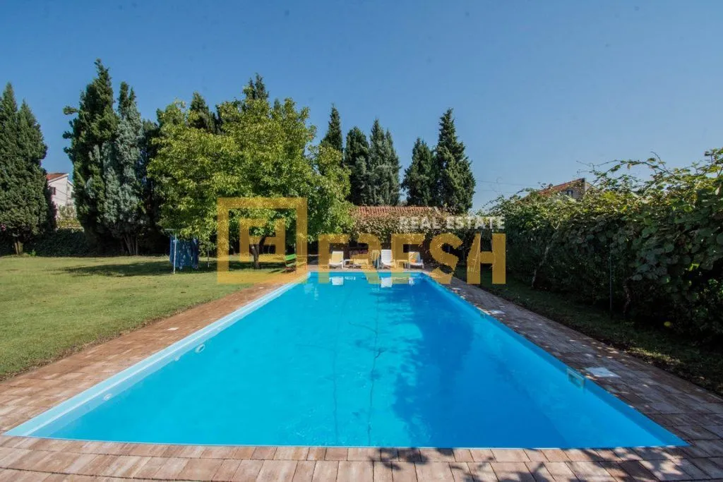 Prodaja, kuća, 250m², Tološi, Podgorica