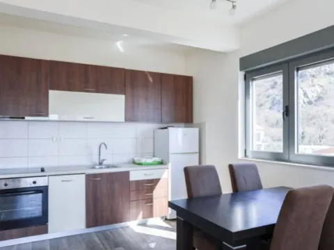 Izdavanje, jednosoban stan, 52m², Bečići, Budva