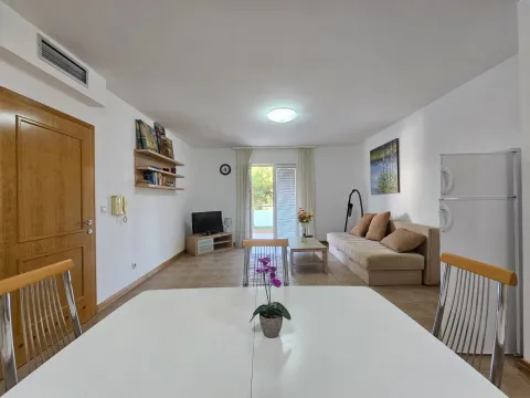Sale, two bedroom apartment, 90m², Bečići, Budva - image 5