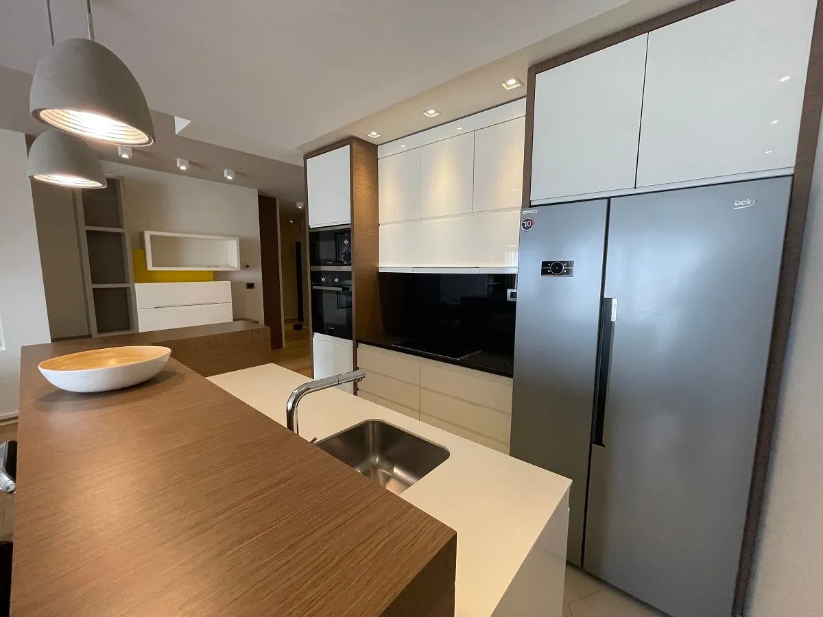Izdavanje, trosoban stan, 100m², Crveni Krst, Beograd
