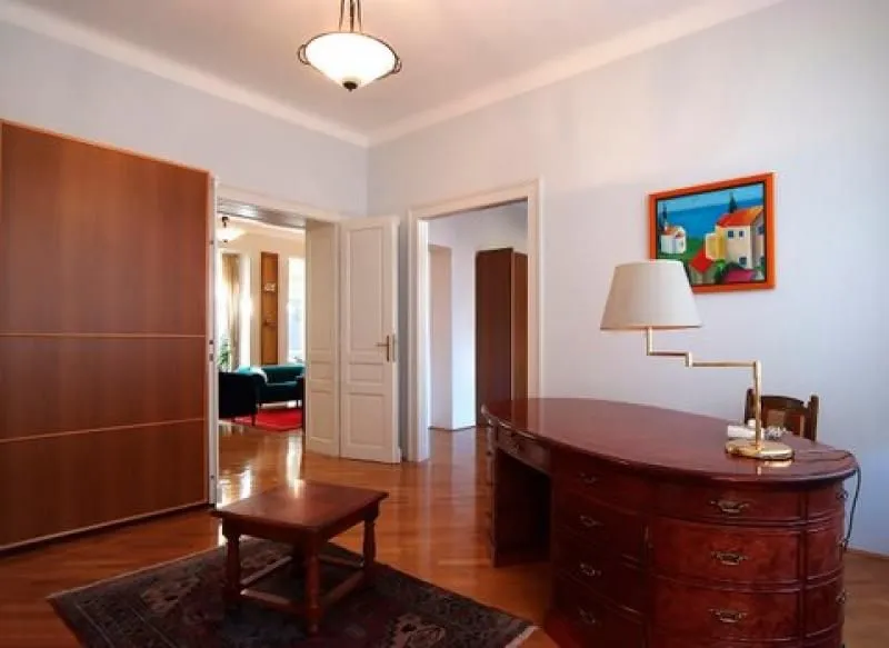 Izdavanje, stan, 160m², Stari Grad, Beograd