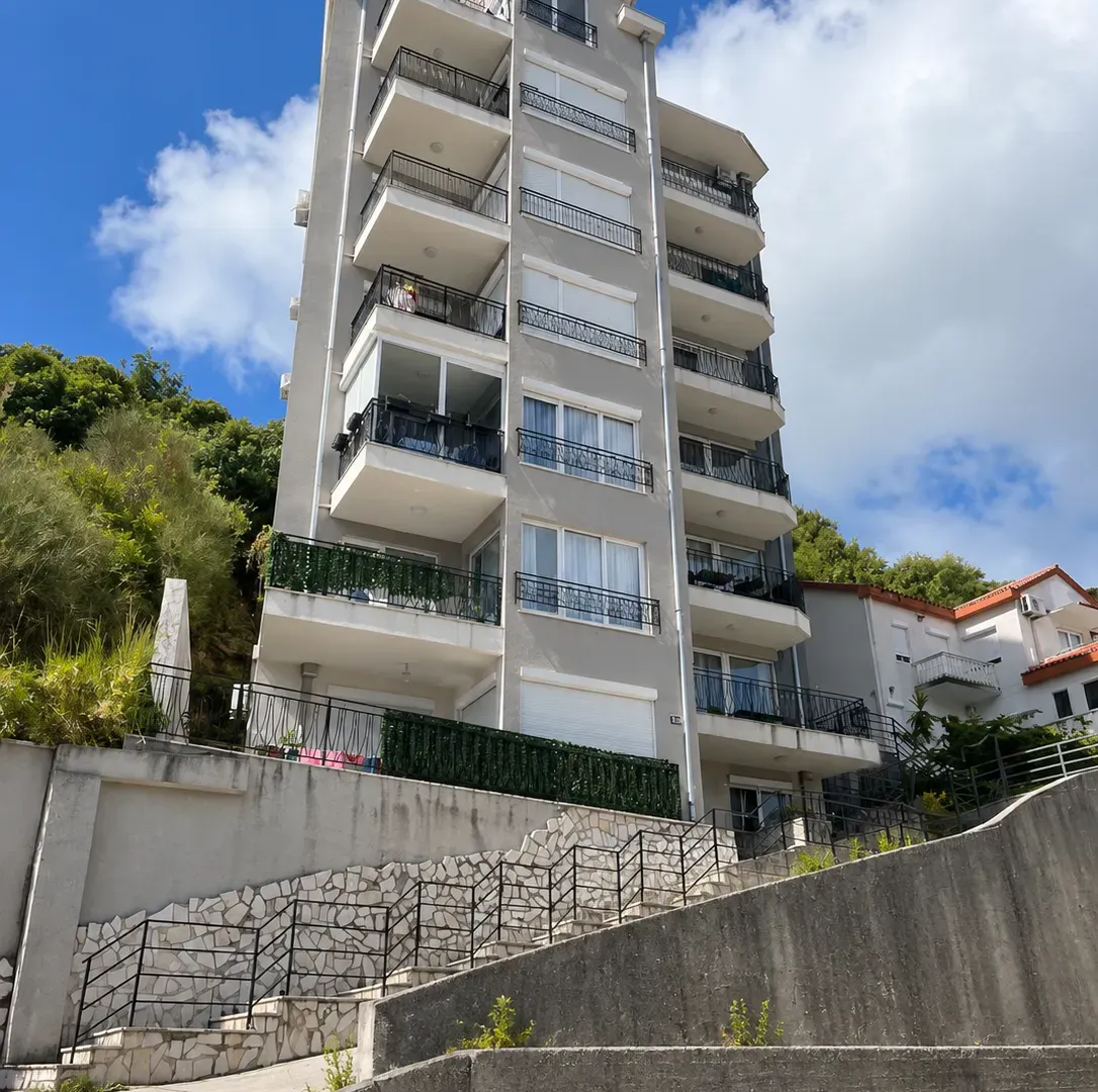 Rent, one bedroom apartment, 62m², Babin Do, Budva