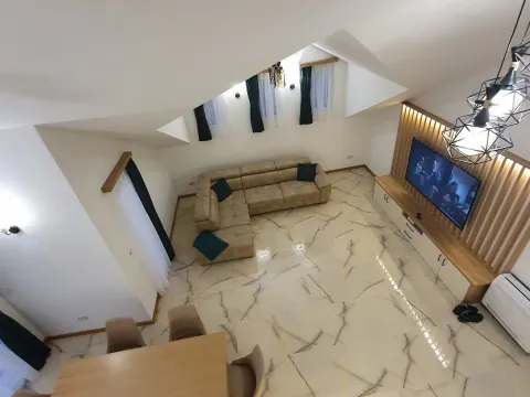 Izdavanje, trosoban stan, 100m², Pod Kuk, Tivat - image 2