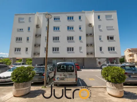 Sale, three bedroom apartment, 90m², Tološka šuma, Podgorica - image 7