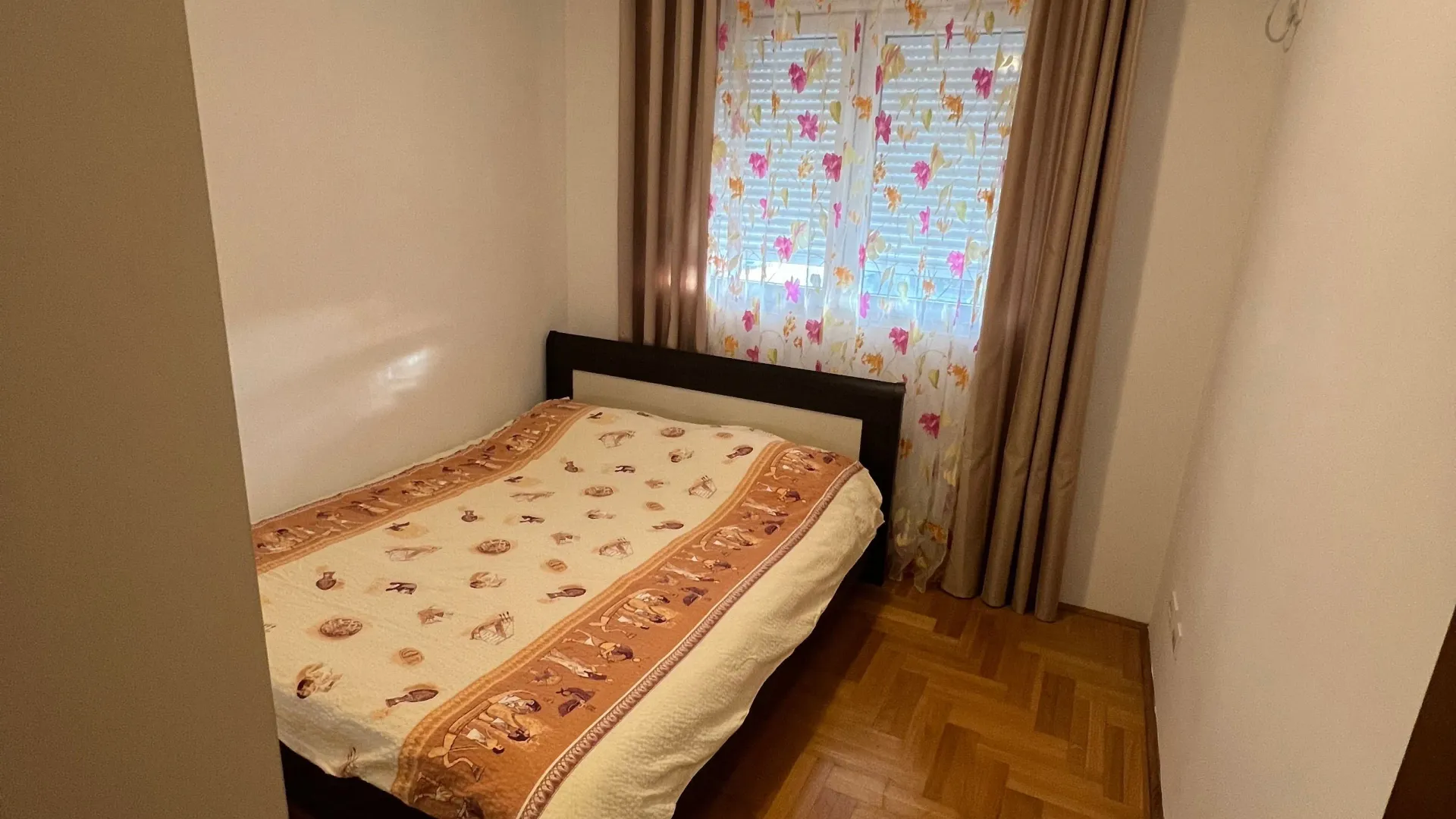 Izdavanje, jednosoban stan, 52m², Centar, Bar