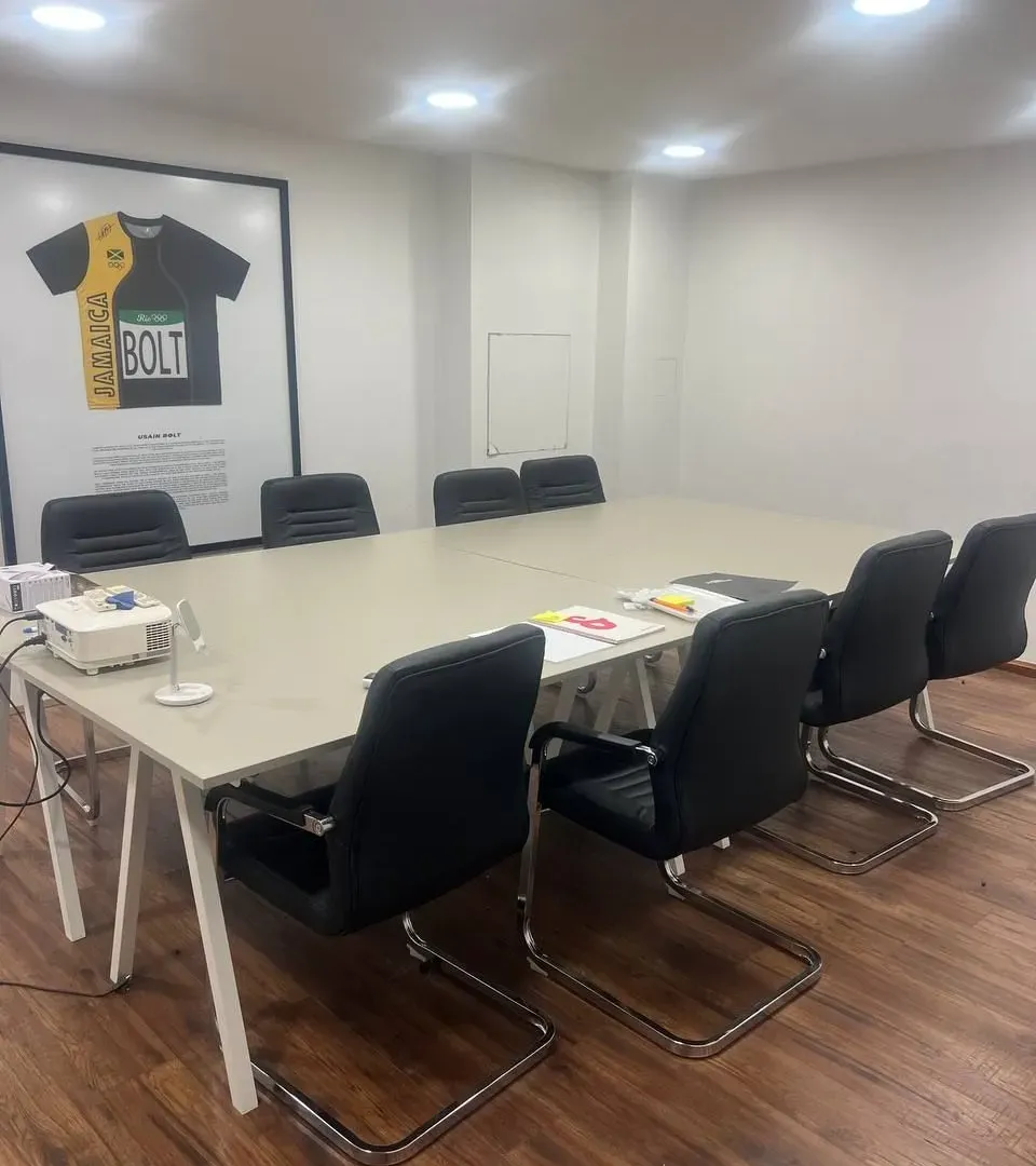Izdavanje, poslovni prostor, 351m², Blok 5, Podgorica