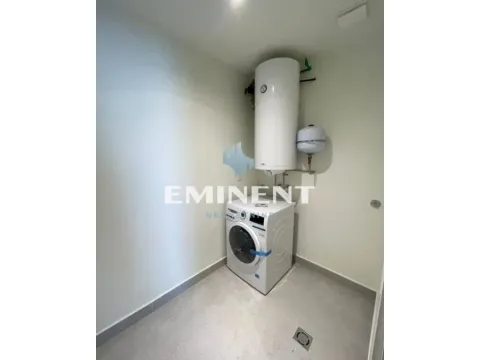 Izdavanje, četvorosoban stan, 134m², Savski Venac, Beograd - image 17