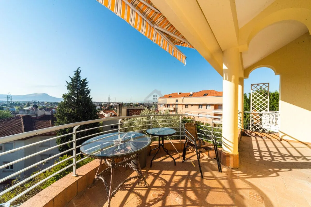 Rent, house, 270m², Gorica C, Podgorica