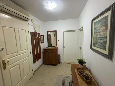 Izdavanje, jednosoban stan, 68m², Centar, Tivat - image 7