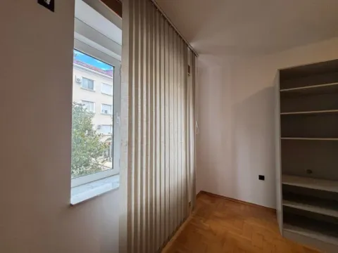 Izdavanje, poslovni prostor, 60m², Centar, Podgorica - image 3