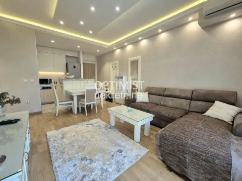 Rent, two bedroom apartment, 54m², Savski Venac, Beograd - image 2