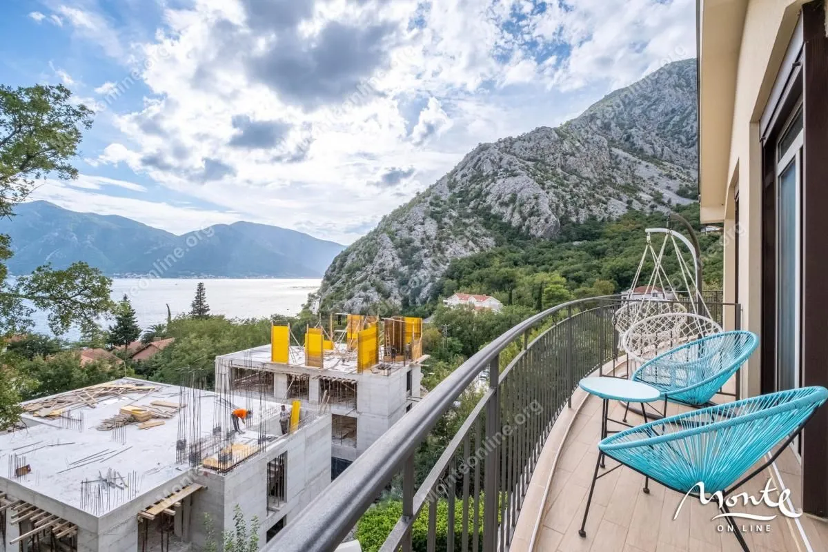 Prodaja, dvosoban stan, 105m², Orahovac, Kotor