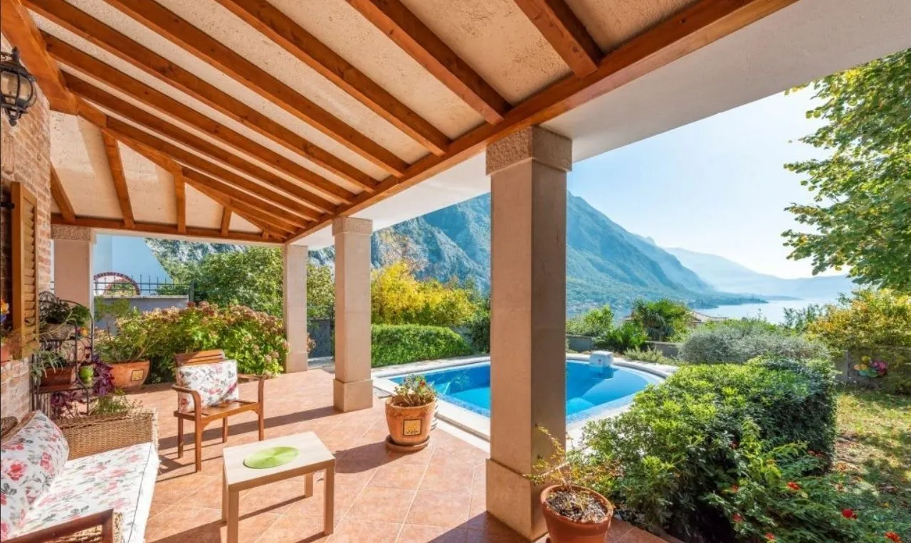 Prodaja, kuća, 305m², Orahovac, Kotor