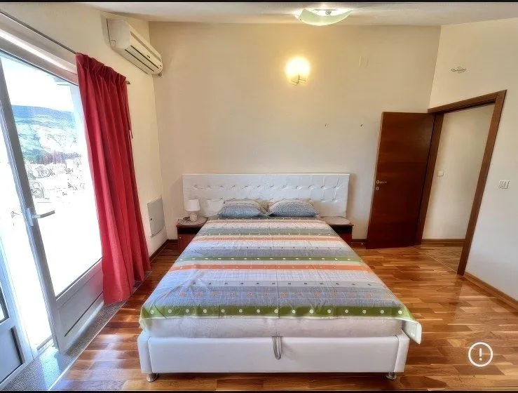Izdavanje, trosoban stan, 130m², Igalo, Herceg Novi