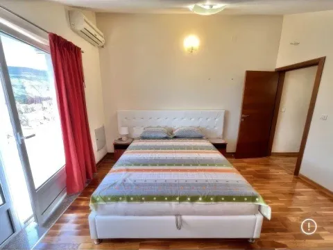 Izdavanje, trosoban stan, 130m², Igalo, Herceg Novi - image 9