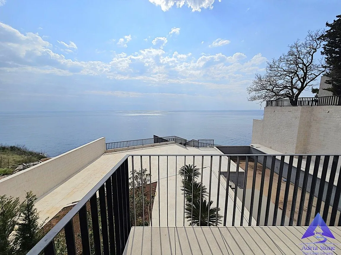 Prodaja, kuća, 580m², Skočiđevojka, Budva