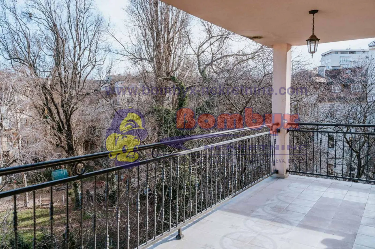 Prodaja, četvorosoban stan, 177m², Centar, Novi Sad