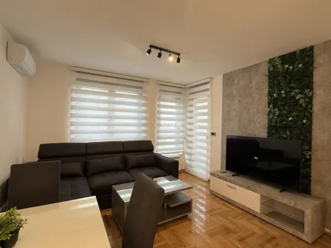 Izdavanje, jednosoban stan, 41m², Medijana, Niš - image 1