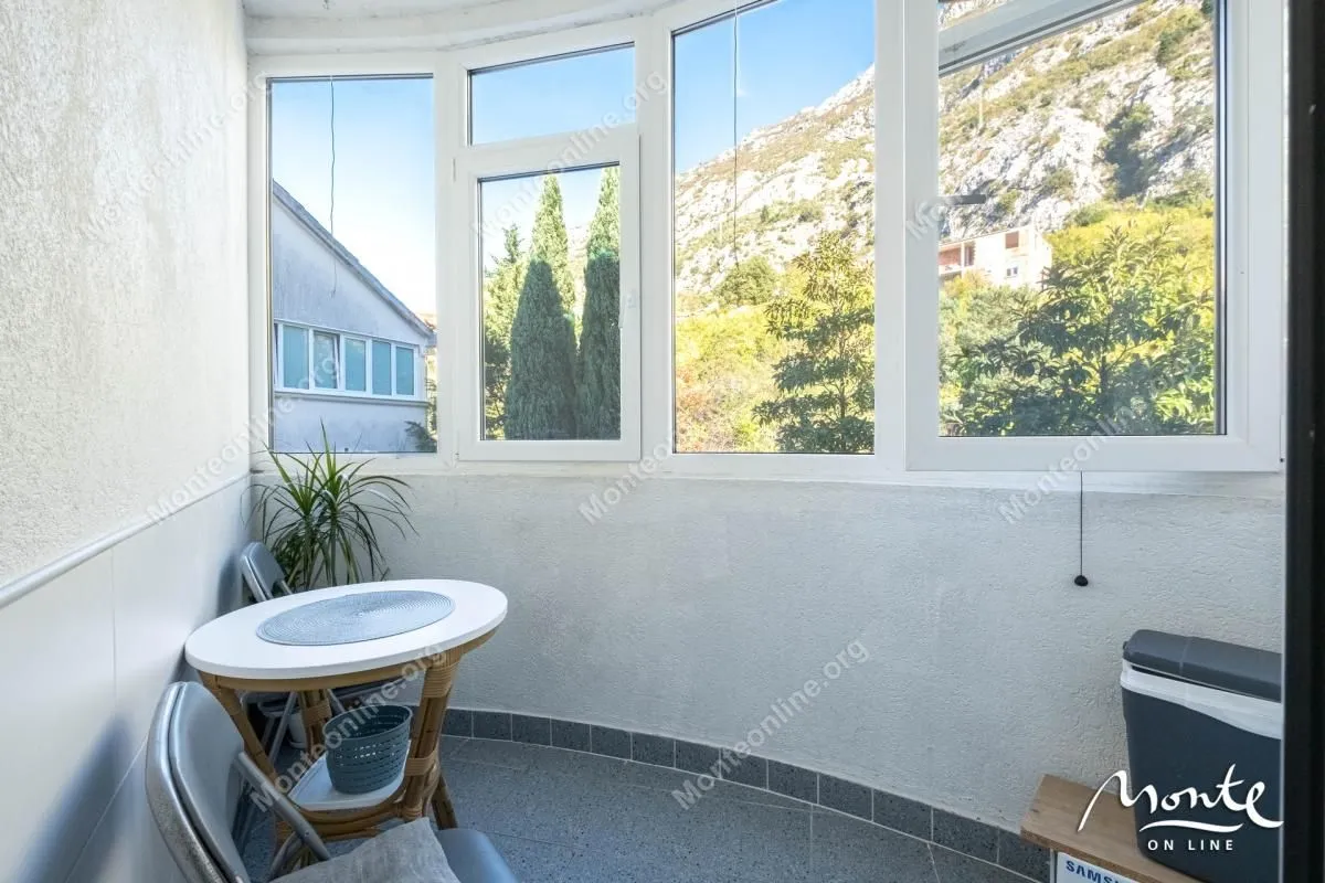Prodaja, dvosoban stan, 48m², Dobrota, Kotor