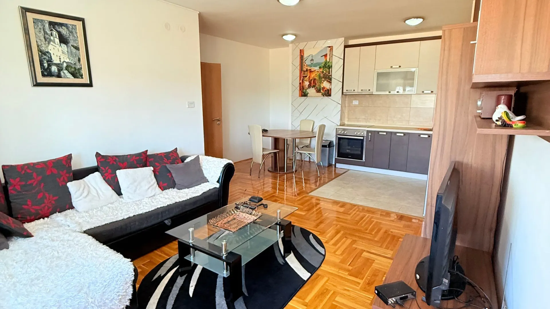 Izdavanje, dvosoban stan, 60m², City Kvart, Podgorica