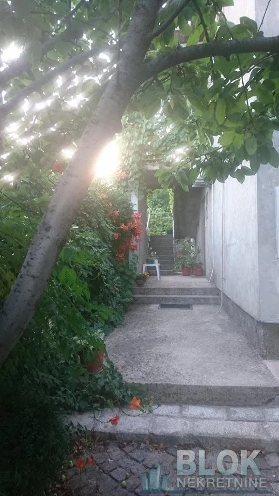 Prodaja, kuća, 300m², Gorica C, Podgorica