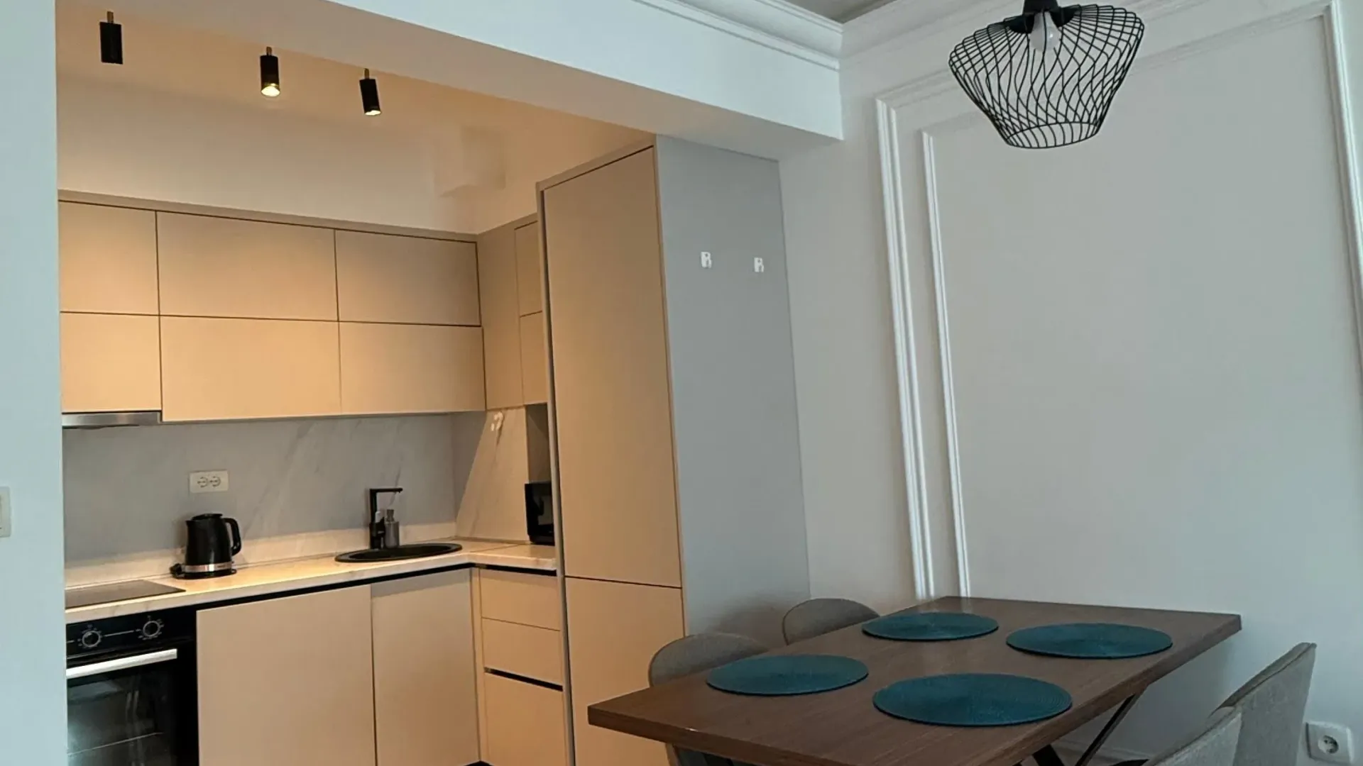 Prodaja, trosoban stan, 68m², Bečići, Budva