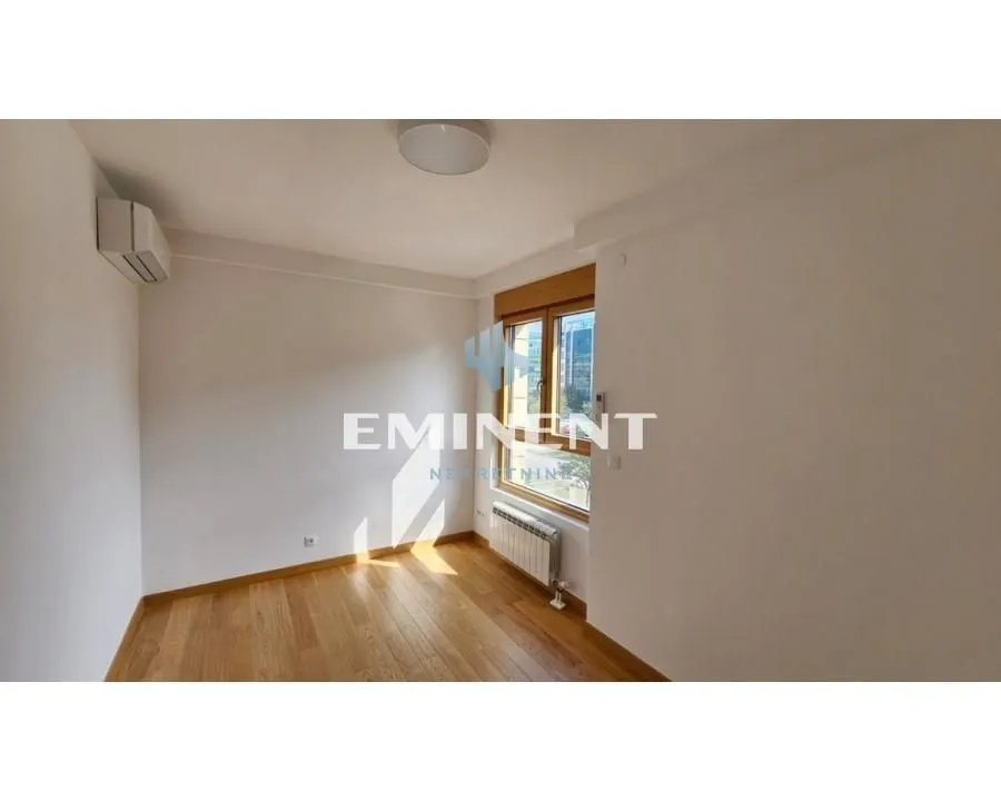 Izdavanje, četvorosoban stan, 107m², Novi Beograd Blok 65, Novi Beograd Sve Podlokacije