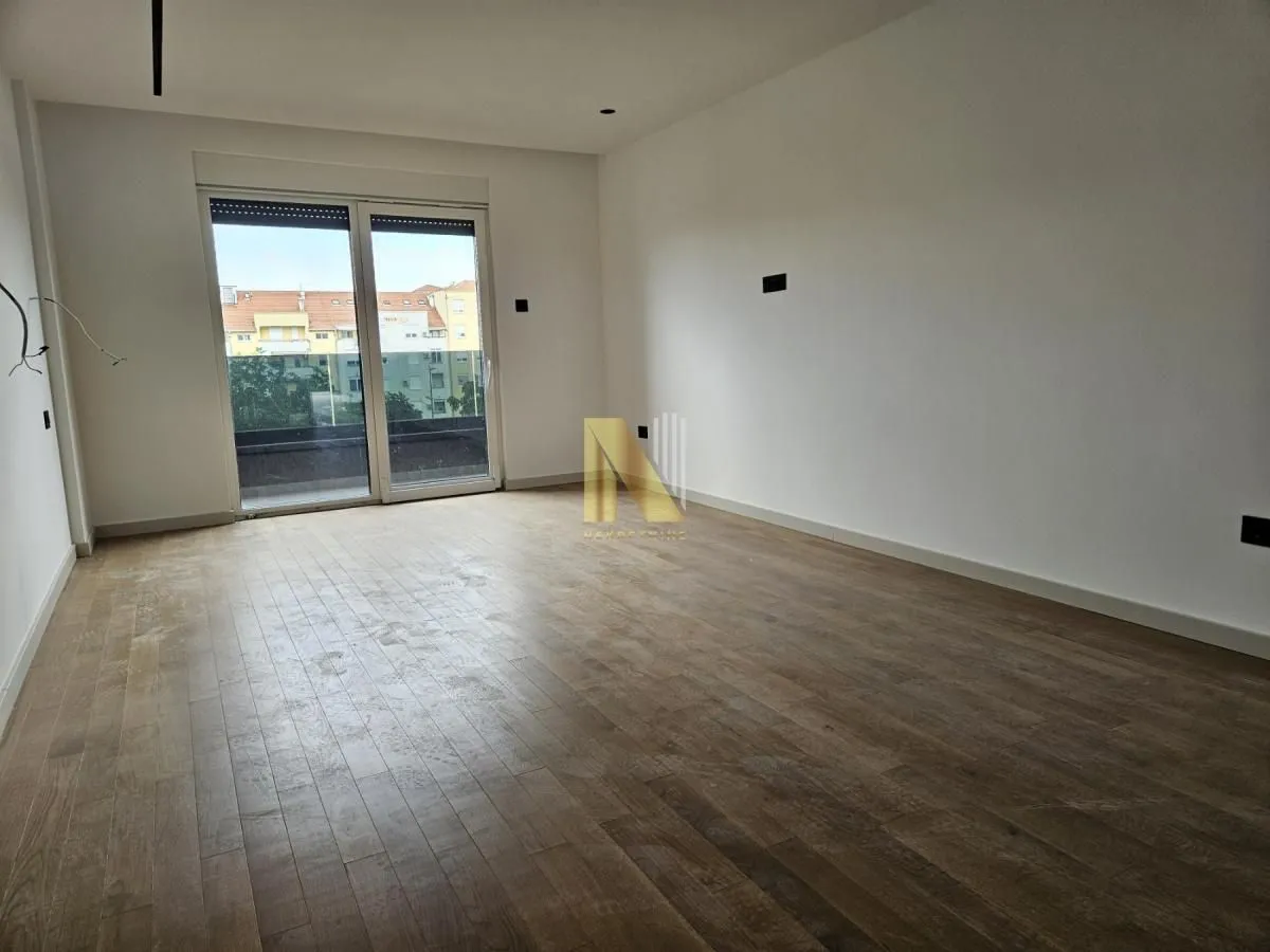 Prodaja, stan, 221m², Bulevar patrijarha Pavla, Novi Sad Sve Podlokacije